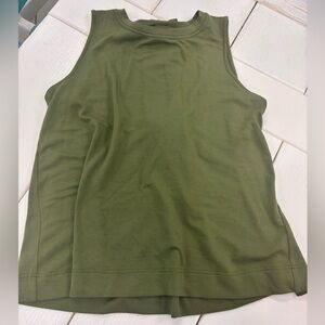 Green Bow Crown & Ivy Tank T-Shirt